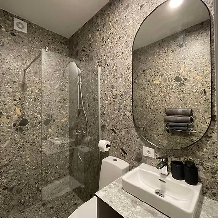 Mano Jura - Namelis Ant Vandens