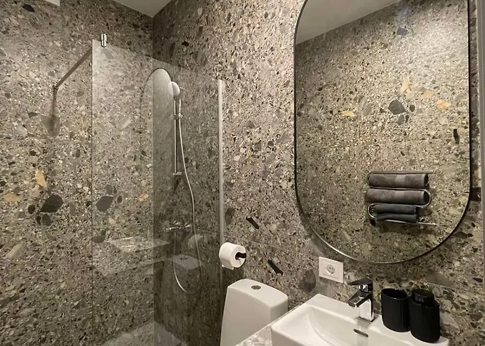 Mano Jura - Namelis Ant Vandens